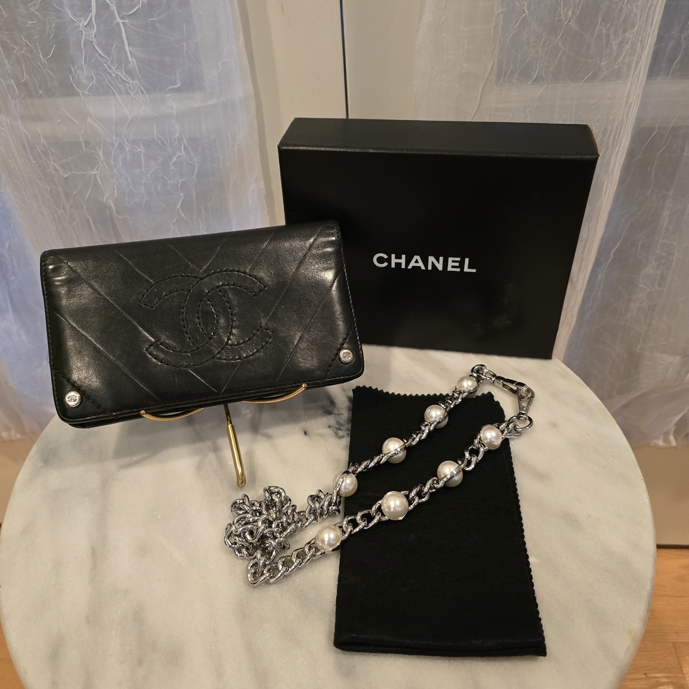 CHANEL Black Quilted Leather Wallet on Chain with Silver Chain and Pearl Accents